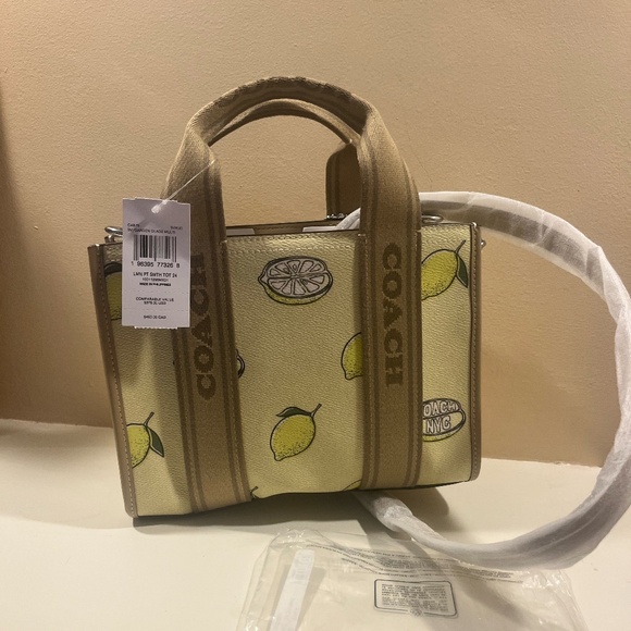 🍋 Coach Lemon Print Tote + Wallet Set NWT – Rare Collector’s Edition 🍋 - Picture 2 of 5